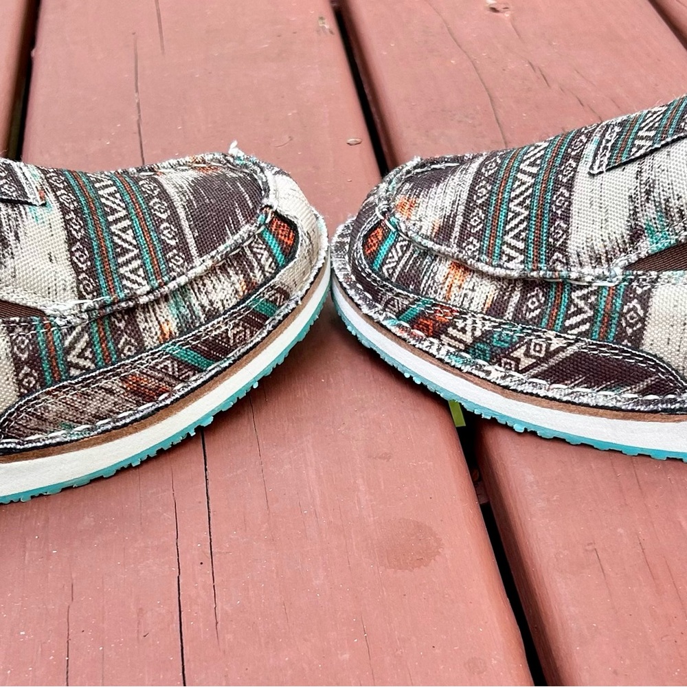 Very G Tribal Pattern Slip-Ons - Picture 6 of 12